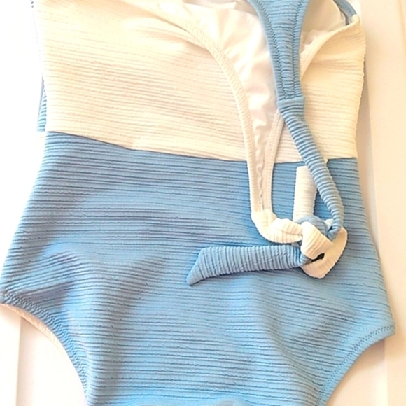 CUPSHE BLUE AND WHITE COLOR-BLOCK ONE SHOULDER SWIMSUIT SIZE SMALL NWT - Picture 5 of 7